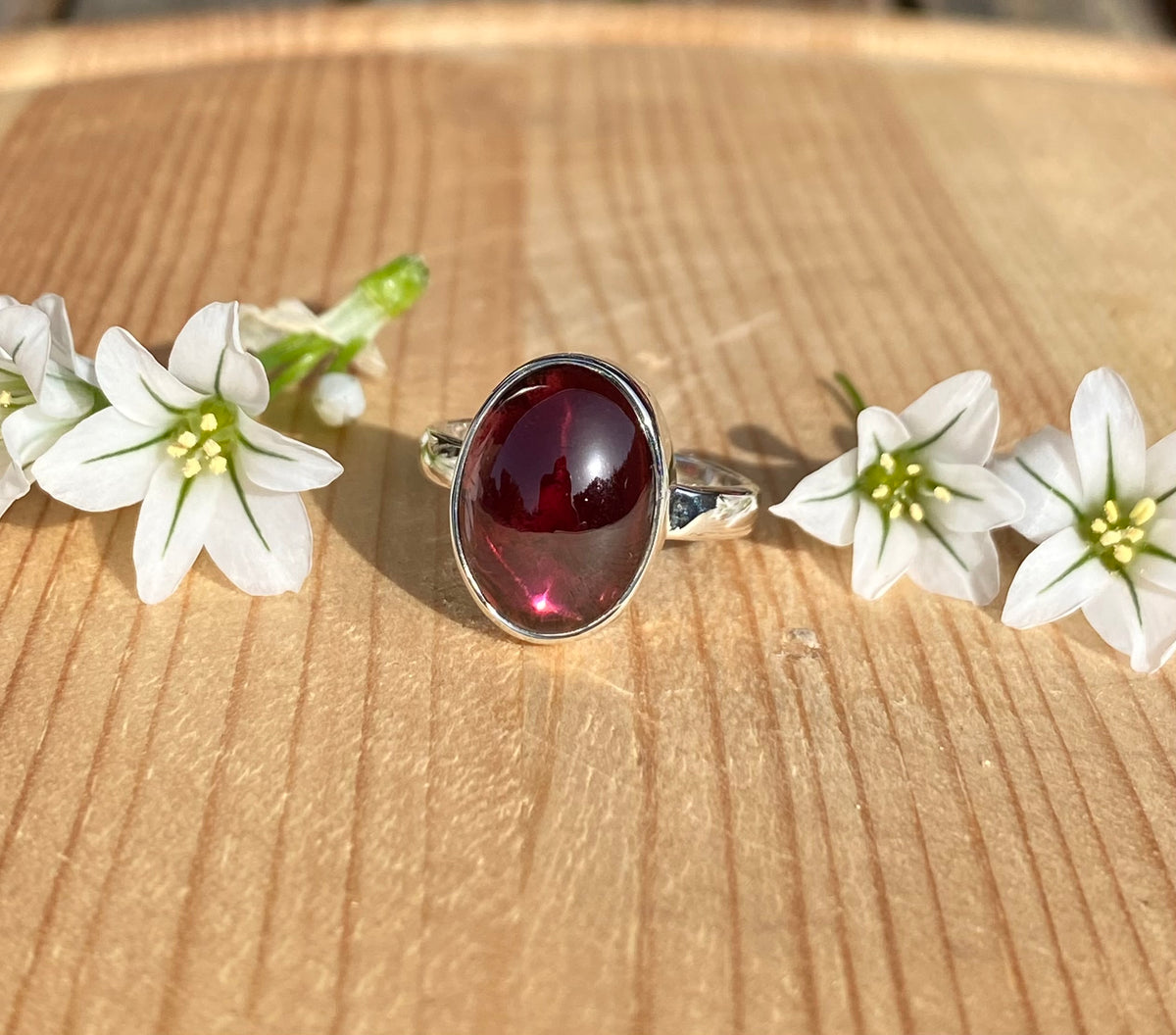 Garnet ring medium