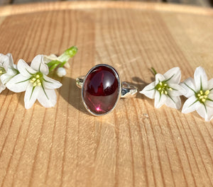 Garnet ring medium