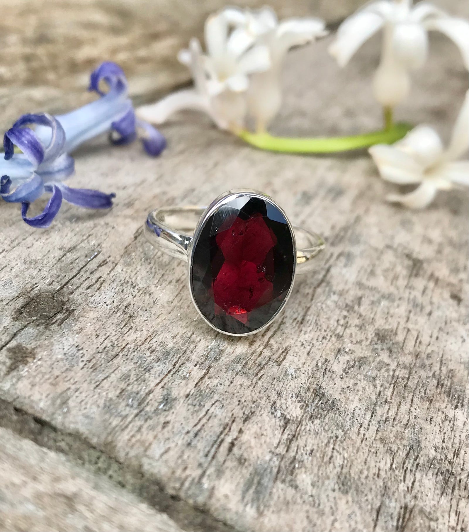 Garnet ring medium