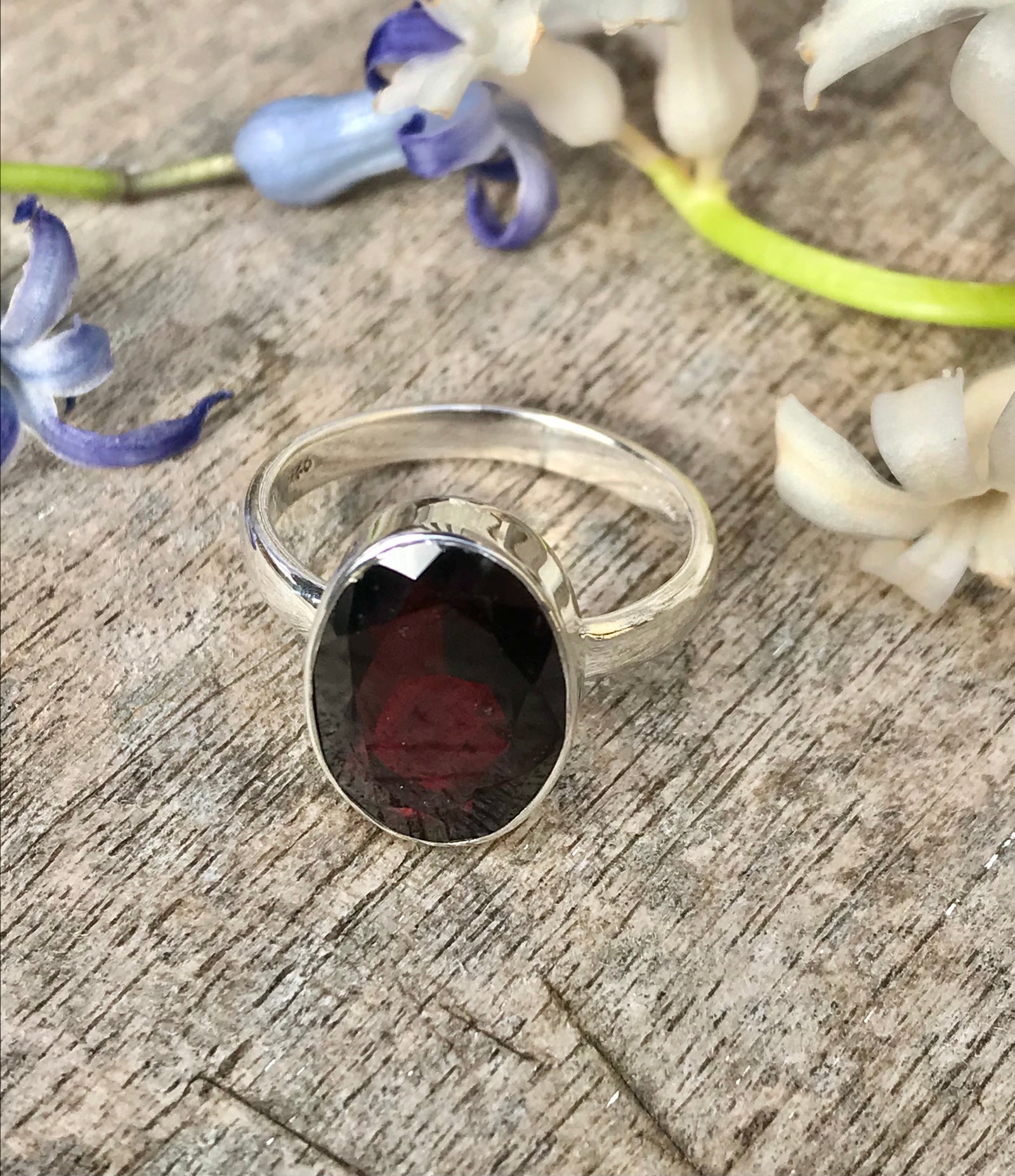Garnet ring medium