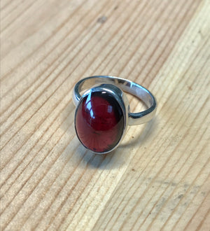 Garnet ring medium